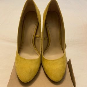 Mustard suede rounded heel